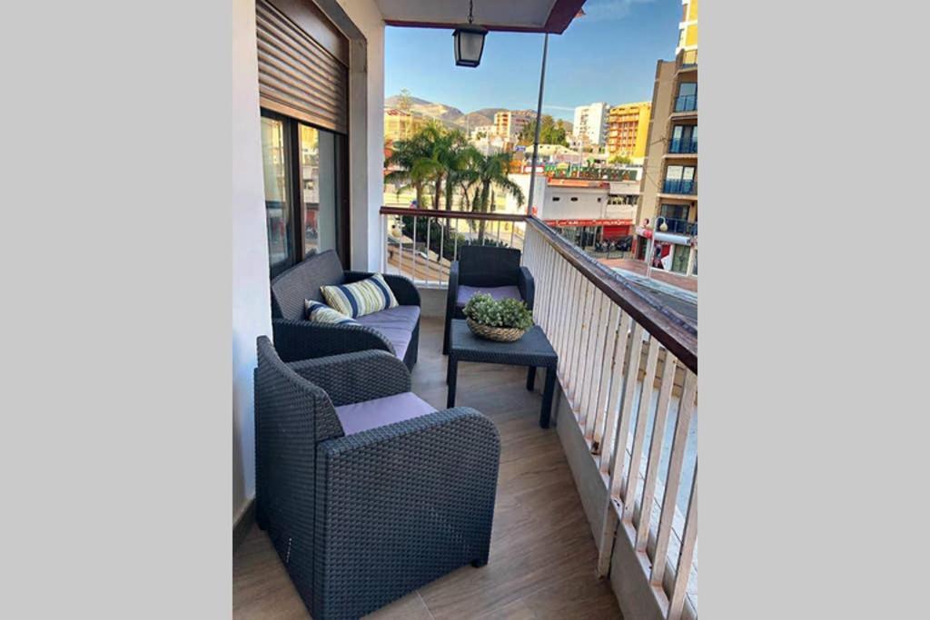 Coqueto Apartamento En Puerto Marina Con Piscina เบนัลมาเดนา ภายนอก รูปภาพ