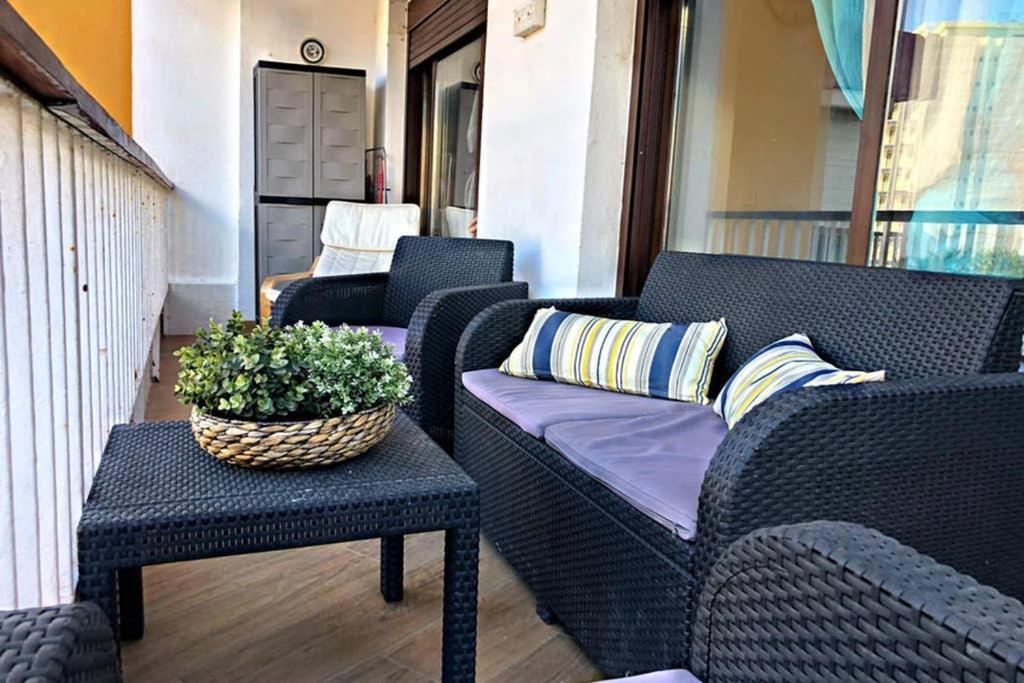 Coqueto Apartamento En Puerto Marina Con Piscina เบนัลมาเดนา ภายนอก รูปภาพ