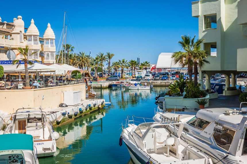 Coqueto Apartamento En Puerto Marina Con Piscina เบนัลมาเดนา ภายนอก รูปภาพ