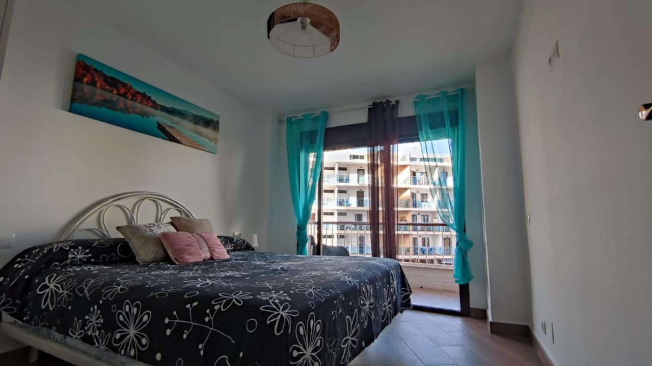 Coqueto Apartamento En Puerto Marina Con Piscina เบนัลมาเดนา ภายนอก รูปภาพ